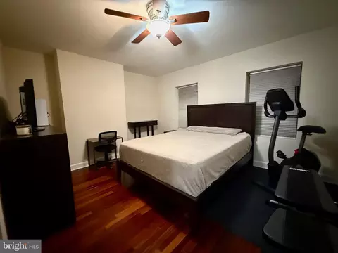 Bedroom - 1809 E Pratt St, Baltimore, MD 21231 photo 1 of 3