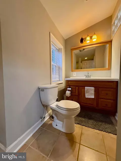 Bath - 1809 E Pratt St, Baltimore, MD 21231 photo 2 of 5