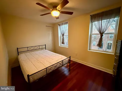 Bedroom - 1809 E Pratt St, Baltimore, MD 21231 photo 2 of 3