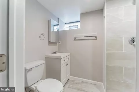 Bath - 4011 Mortimer Ave, Baltimore, MD 21215 photo 1 of 2