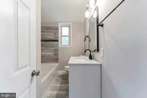 Entry Way - 4011 Mortimer Ave, Baltimore, MD 21215 photo 4 of 8
