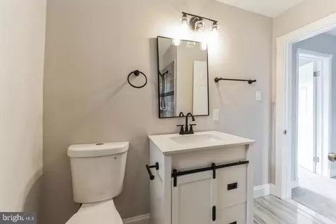 Entry Way - 4011 Mortimer Ave, Baltimore, MD 21215 photo 6 of 8