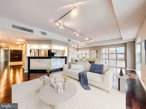 250 President St #802, Baltimore, MD 21202