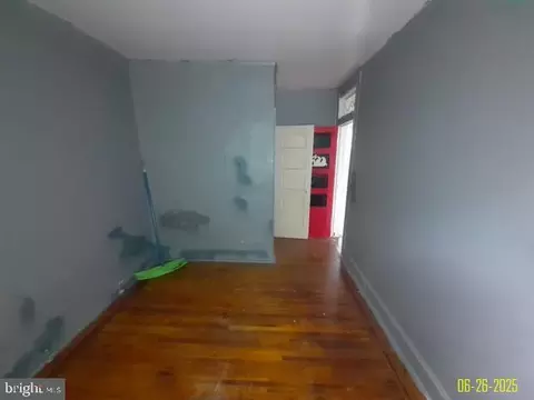 Living - 3319 Spaulding Ave, Baltimore, MD 21215 photo 4 of 5