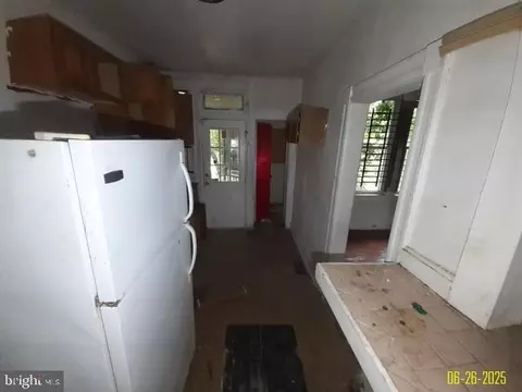 Entry Way - 3319 Spaulding Ave, Baltimore, MD 21215 photo 2 of 10