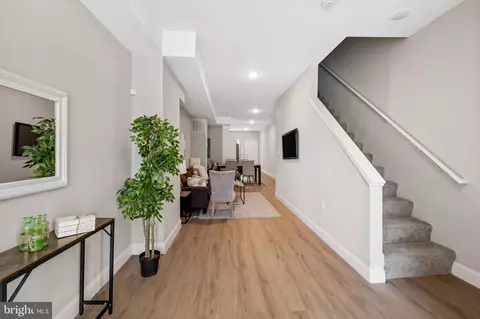 Entry Way - 1607 Clifton Ave, Baltimore, MD 21217 photo 3 of 12