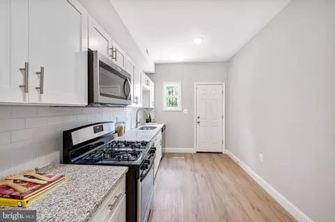 Entry Way - 1607 Clifton Ave, Baltimore, MD 21217 photo 8 of 12