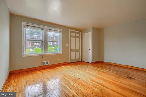 Living - 3668 Chesterfield Ave, Baltimore, MD 21213 photo 3 of 6