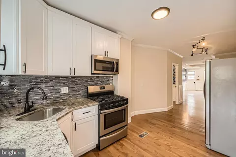 Entry Way - 2426 Mcculloh St, Baltimore, MD 21217 photo 3 of 5