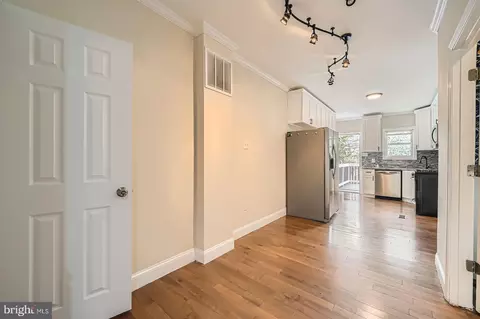Entry Way - 2426 Mcculloh St, Baltimore, MD 21217 photo 4 of 5