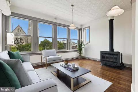 Living - 328 S Broadway S, Baltimore, MD 21231 photo 7 of 13
