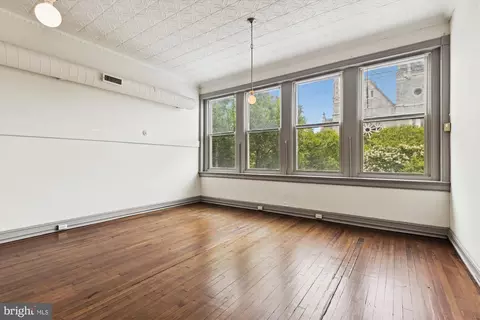 Living - 328 S Broadway S, Baltimore, MD 21231 photo 4 of 13
