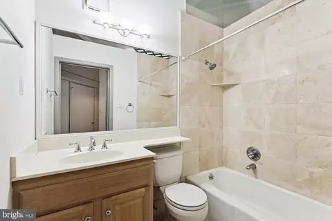 Bath - 328 S Broadway S, Baltimore, MD 21231 photo 3 of 4