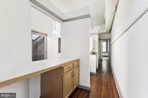 Entry Way - 328 S Broadway S, Baltimore, MD 21231 photo 3 of 11