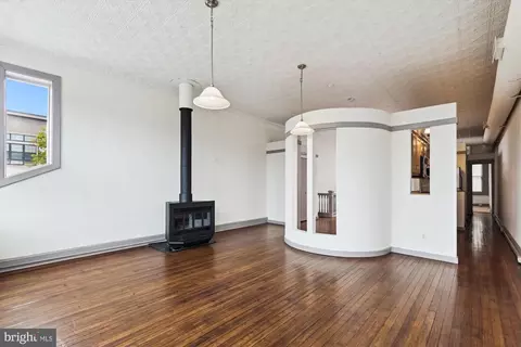 Living - 328 S Broadway S, Baltimore, MD 21231 photo 10 of 13