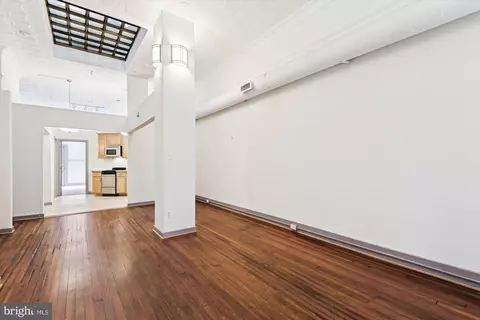 Living - 328 S Broadway S, Baltimore, MD 21231 photo 3 of 13