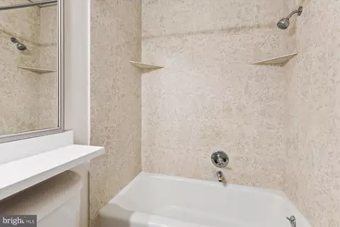 Bath - 328 S Broadway S, Baltimore, MD 21231 photo 2 of 4