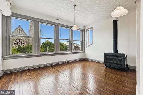 Living - 328 S Broadway S, Baltimore, MD 21231 photo 8 of 13