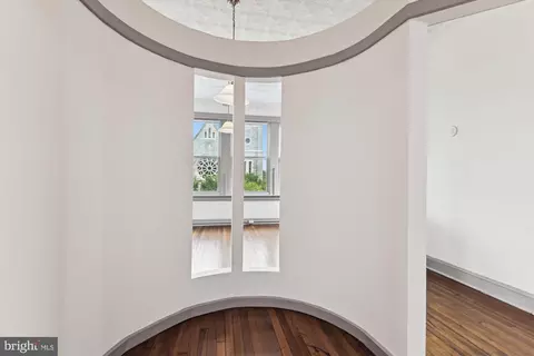 Entry Way - 328 S Broadway S, Baltimore, MD 21231 photo 8 of 11