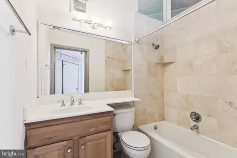 Bath - 328 S Broadway S, Baltimore, MD 21231 photo 4 of 4
