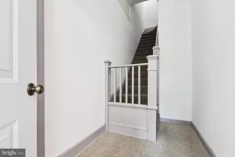 Entry Way - 328 S Broadway S, Baltimore, MD 21231 photo 2 of 11
