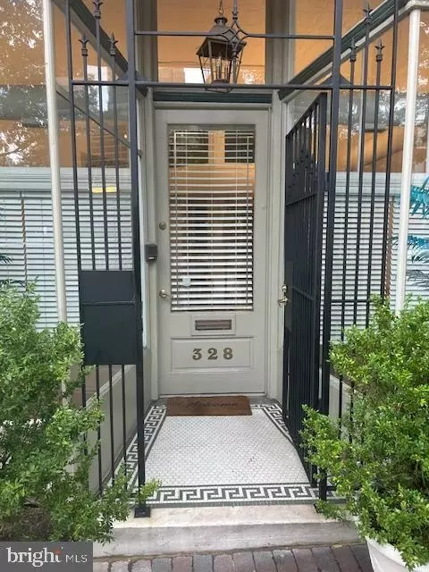 Exterior - 328 S Broadway S, Baltimore, MD 21231 photo 4 of 9