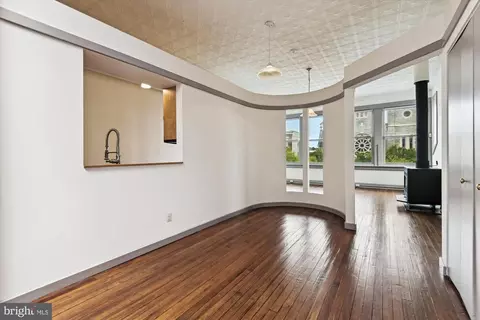 Living - 328 S Broadway S, Baltimore, MD 21231 photo 12 of 13