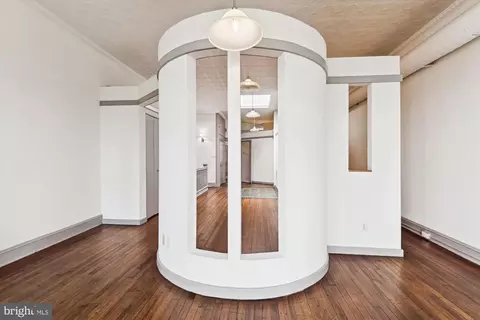 Living - 328 S Broadway S, Baltimore, MD 21231 photo 11 of 13