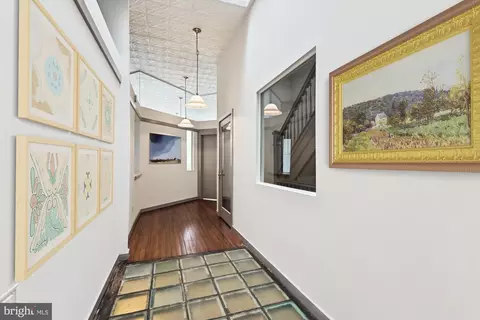 Entry Way - 328 S Broadway S, Baltimore, MD 21231 photo 4 of 11