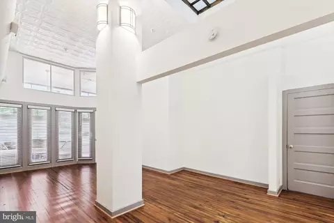 Living - 328 S Broadway S, Baltimore, MD 21231 photo 2 of 13