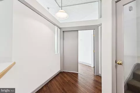Entry Way - 328 S Broadway S, Baltimore, MD 21231 photo 6 of 11
