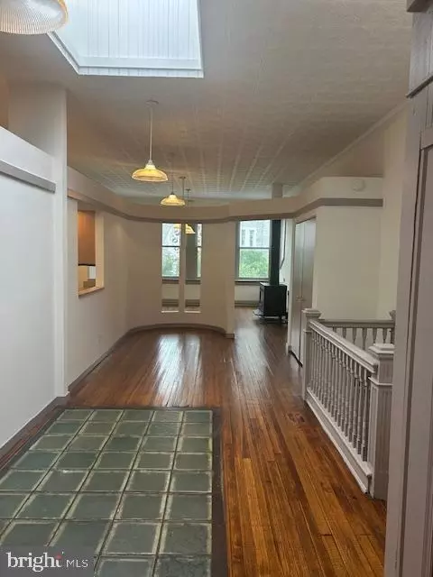 Entry Way - 328 S Broadway S, Baltimore, MD 21231 photo 7 of 11