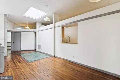 Living - 328 S Broadway S, Baltimore, MD 21231 photo 13 of 13