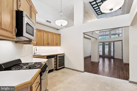 Kitchen - 328 S Broadway S, Baltimore, MD 21231 photo 2 of 3