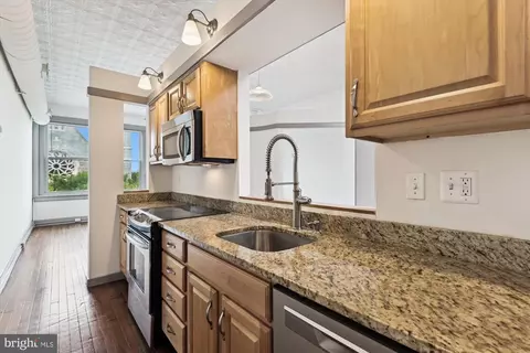 Kitchen - 328 S Broadway S, Baltimore, MD 21231 photo 3 of 3