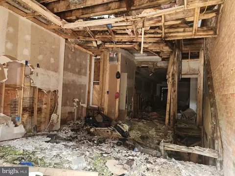 Entry Way - 1004 E Preston St, Baltimore, MD 21202 photo 5 of 7