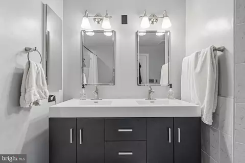 Bath - 10 E Lee St #808, Baltimore, MD 21202 photo 2 of 6