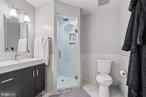 Bath - 10 E Lee St #808, Baltimore, MD 21202 photo 4 of 6