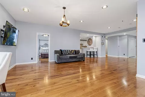 Living - 10 E Lee St #808, Baltimore, MD 21202 photo 2 of 3