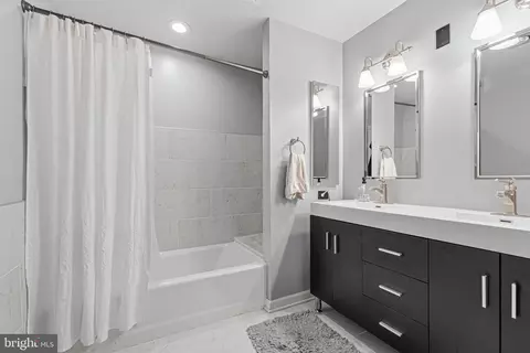 Bath - 10 E Lee St #808, Baltimore, MD 21202 photo 3 of 6