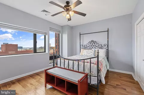 Bedroom - 10 E Lee St #808, Baltimore, MD 21202 photo 4 of 5