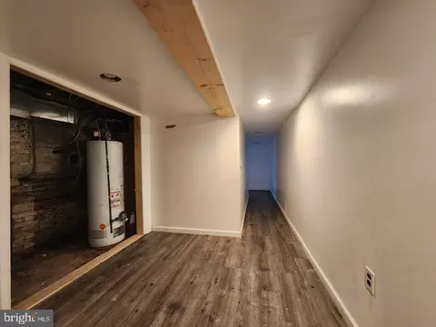 Entry Way - 1423 E Lanvale St, Baltimore, MD 21213 photo 10 of 11