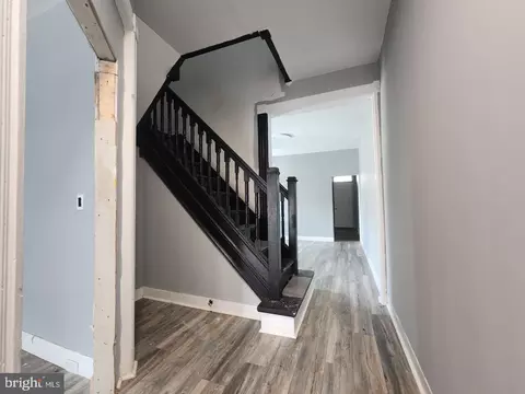 Entry Way - 1423 E Lanvale St, Baltimore, MD 21213 photo 2 of 11