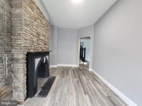 Entry Way - 1423 E Lanvale St, Baltimore, MD 21213 photo 3 of 11