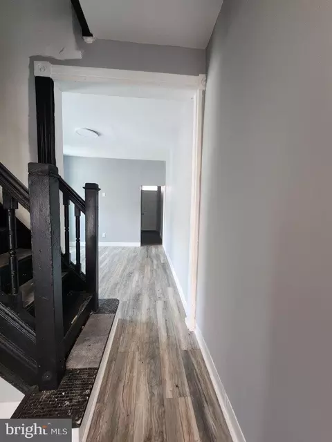 Entry Way - 1423 E Lanvale St, Baltimore, MD 21213 photo 4 of 11