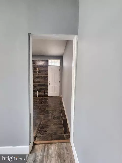 Entry Way - 1423 E Lanvale St, Baltimore, MD 21213 photo 6 of 11
