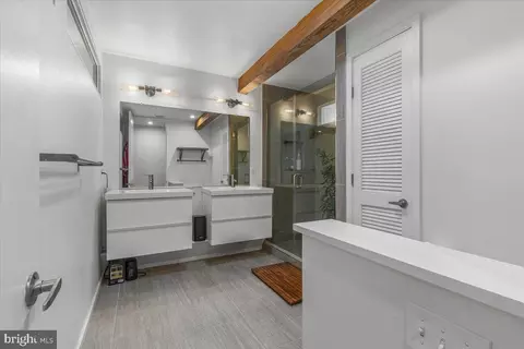 Bath - 306 E Lanvale St, Baltimore, MD 21202 photo 3 of 4