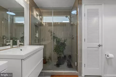 Bath - 306 E Lanvale St, Baltimore, MD 21202 photo 4 of 4