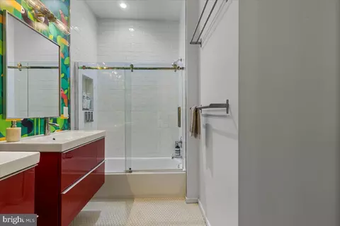 Bath - 306 E Lanvale St, Baltimore, MD 21202 photo 2 of 4