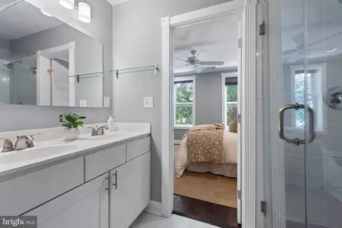 Bath - 905 W 38th St, Baltimore, MD 21211 photo 2 of 4